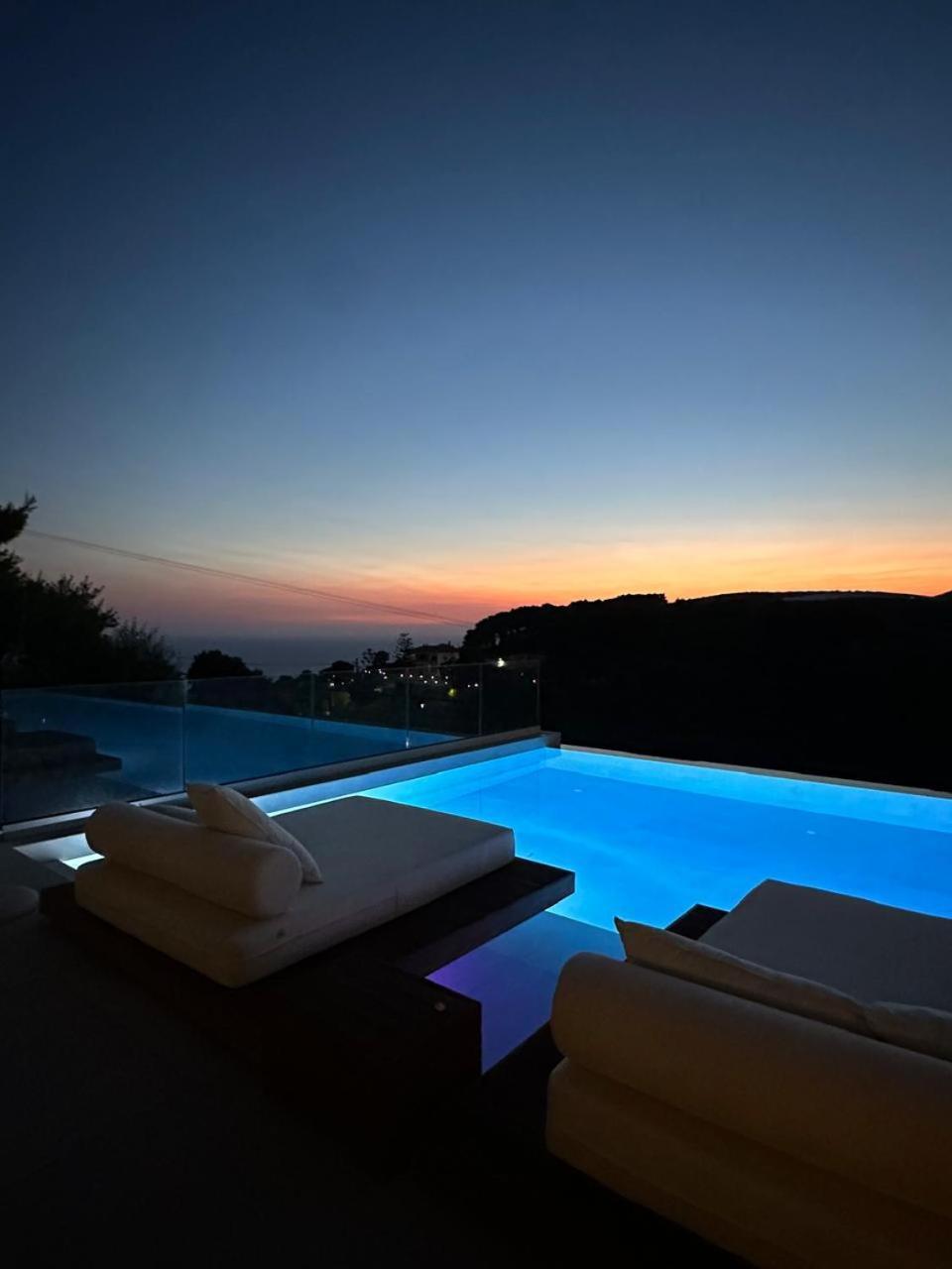 Myzith Luxury Suites Keri エクステリア 写真